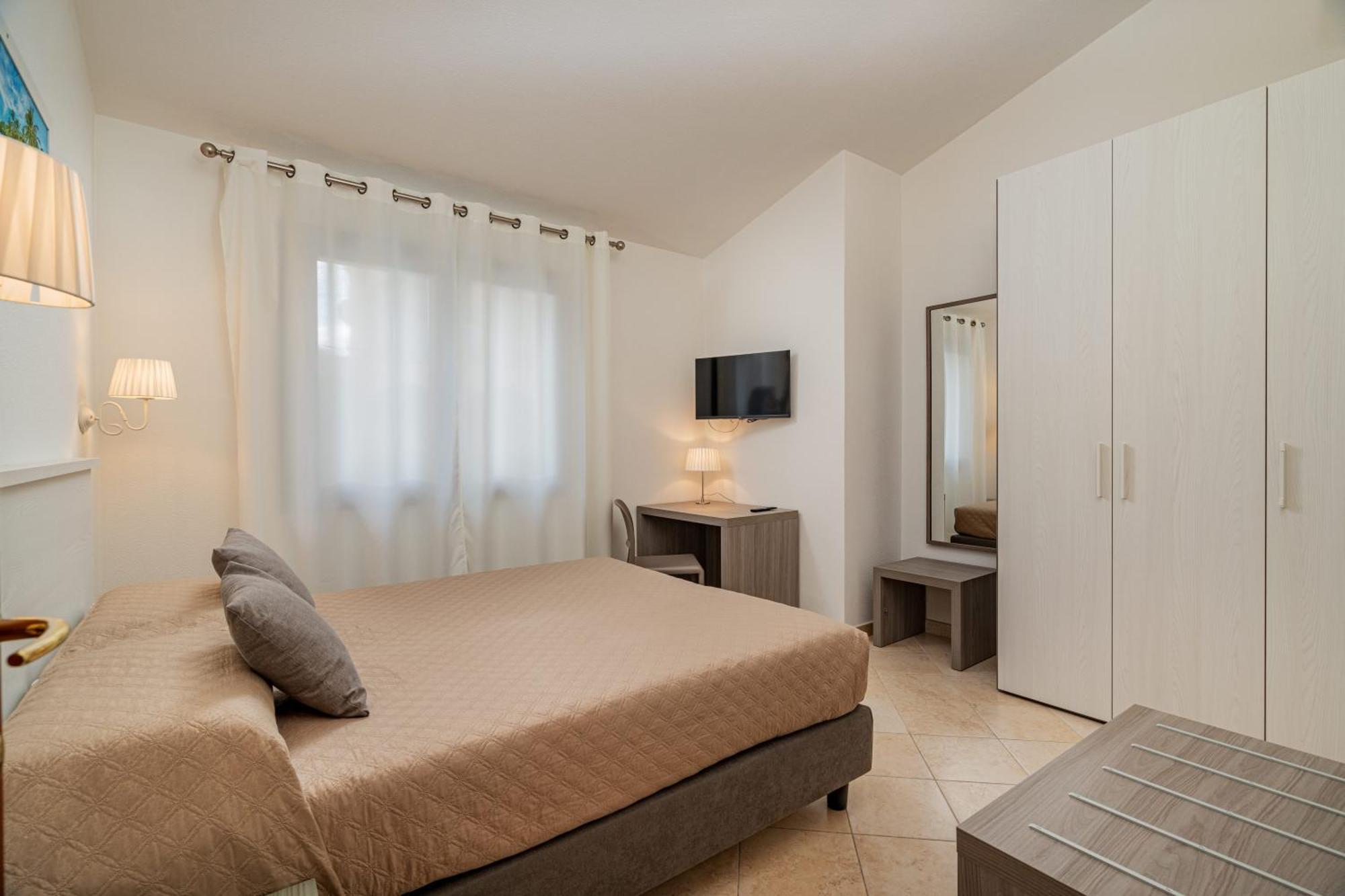 Residenza L'Alzoni Hotel San Teodoro  Luaran gambar